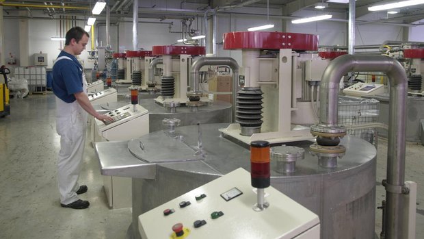 Werk Ostrau neue Acryllackproduktionsanlage